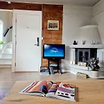 Historic Charm In The Heart Of Feriehus *