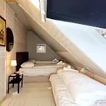 Historic Charm In The Heart Of Feriehus *