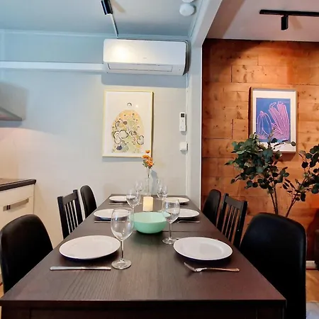 בית נופש Historic Charm In The Heart Of